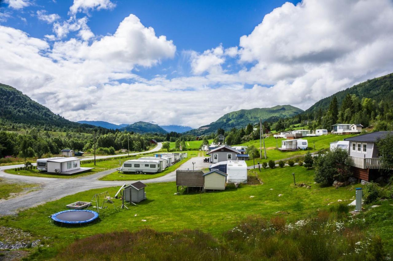 Hôtel Smordal Hytteutleie Og Camping à Nordfjordeid Extérieur photo